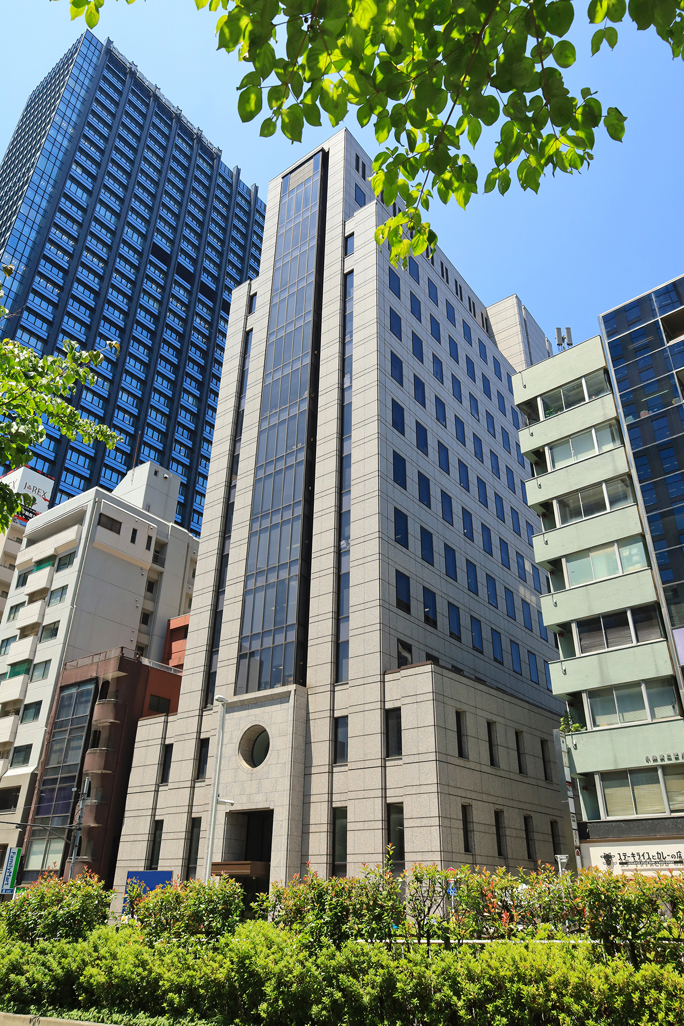 ISI日本語學校新宿本校的外觀照片