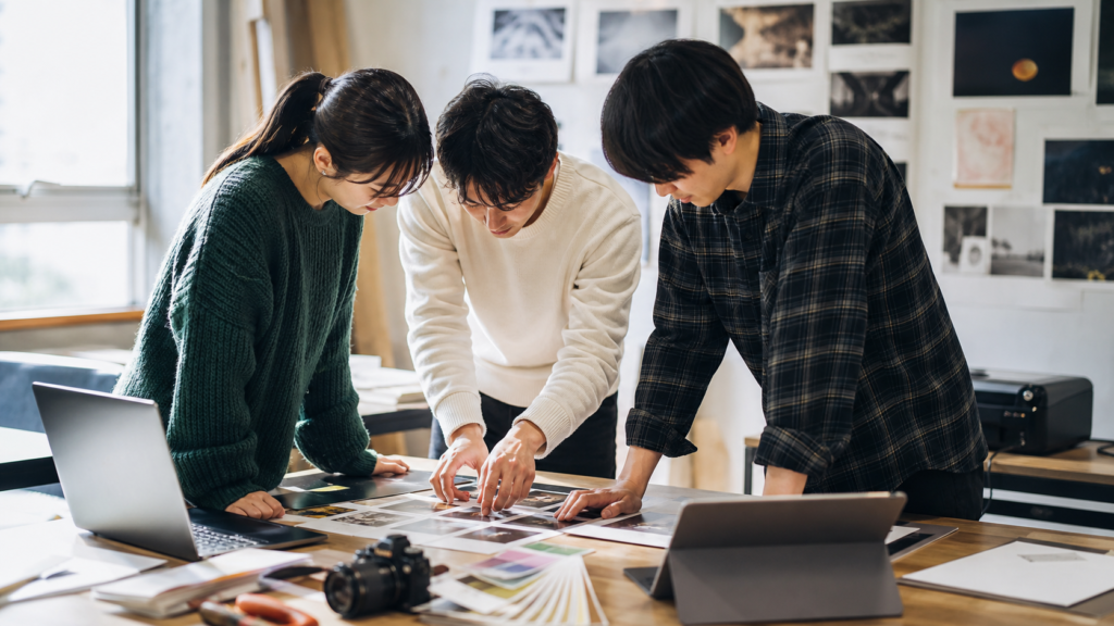 學生在日本的專門學校合作進行設計實作